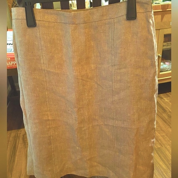 Valentino flax linen size 10 skirt. Made in Italy, top designer. Comes to knee. - Picture 6 of 12
